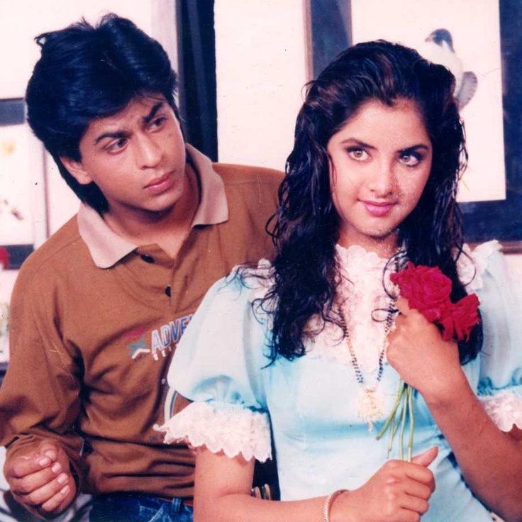 Bagajni ochish uchun egilib, porno video tomosha qildim.