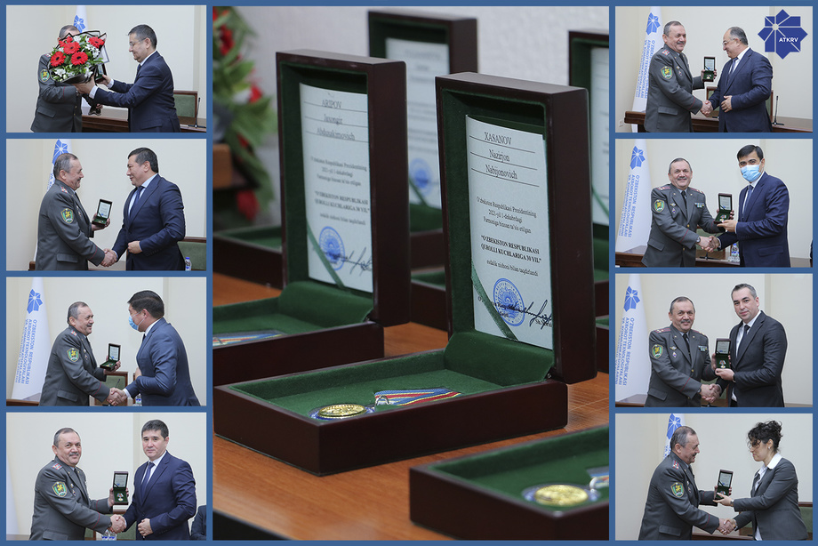 Ряд сотрудников Министерства ИКТ наградили памятным знаком