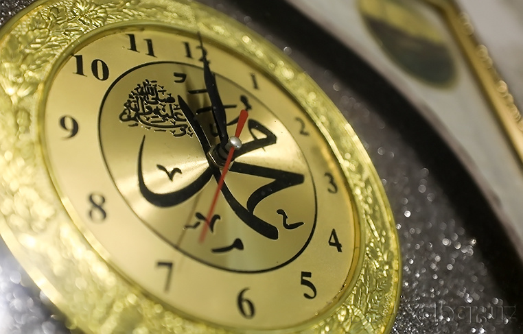 Ayollar asta-sekin fotosuratlarda yechinishadi