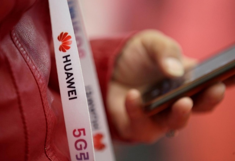 Huawei попросит у Джонсона разрешение на строительство 5G в Британии