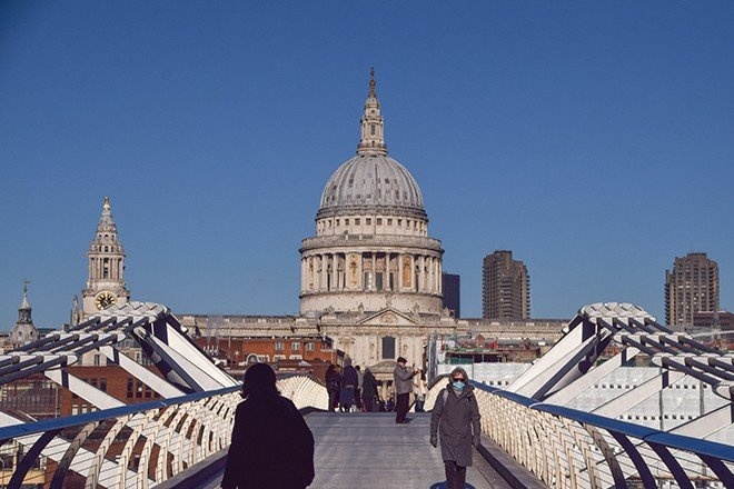 Британия отменит карантин для не привитых от COVID-19 путешественников