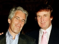 Трамп ўта оғир жиноятларда айбланган Эпштейн билан. 