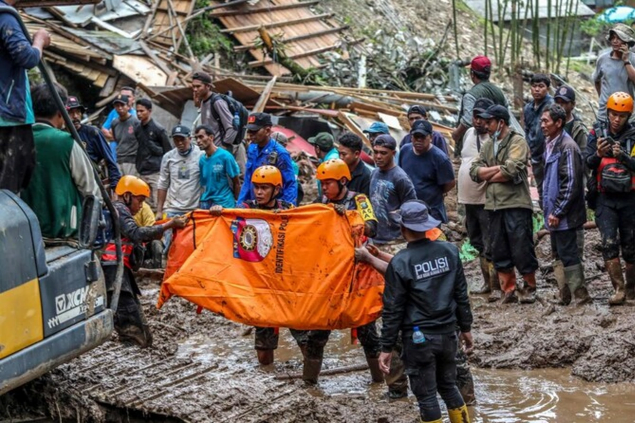 Indoneziyada toshqinlar va ko‘chkilar 27 kishining o‘limiga sabab bo‘ldi