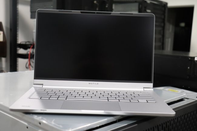 Intelовский дистрибутив Linux обогнал Windows 10 и Ubuntu на бюджетном «железе» AMD