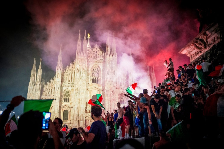 Сборная Италии провела чемпионский парад в Риме (видео)