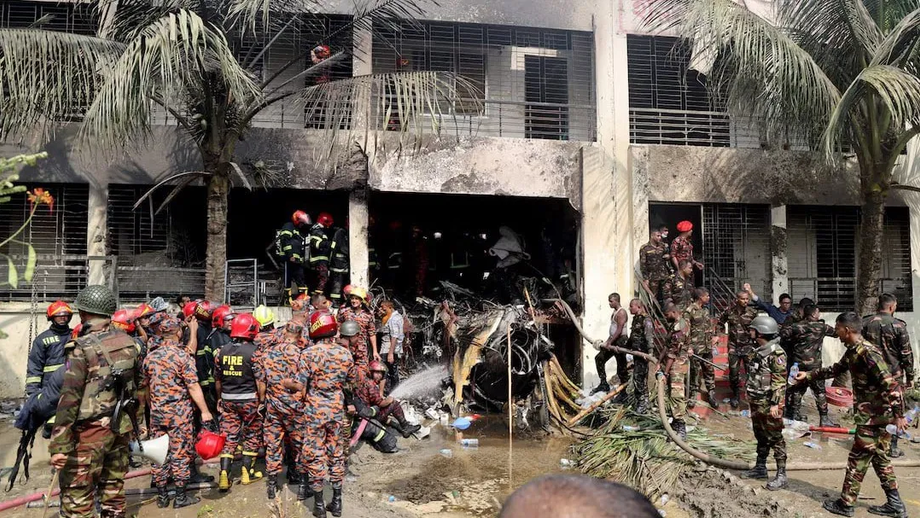 Бангладешда ҳарбий самолёт ҳалокати — қурбонлар кўпаймоқда