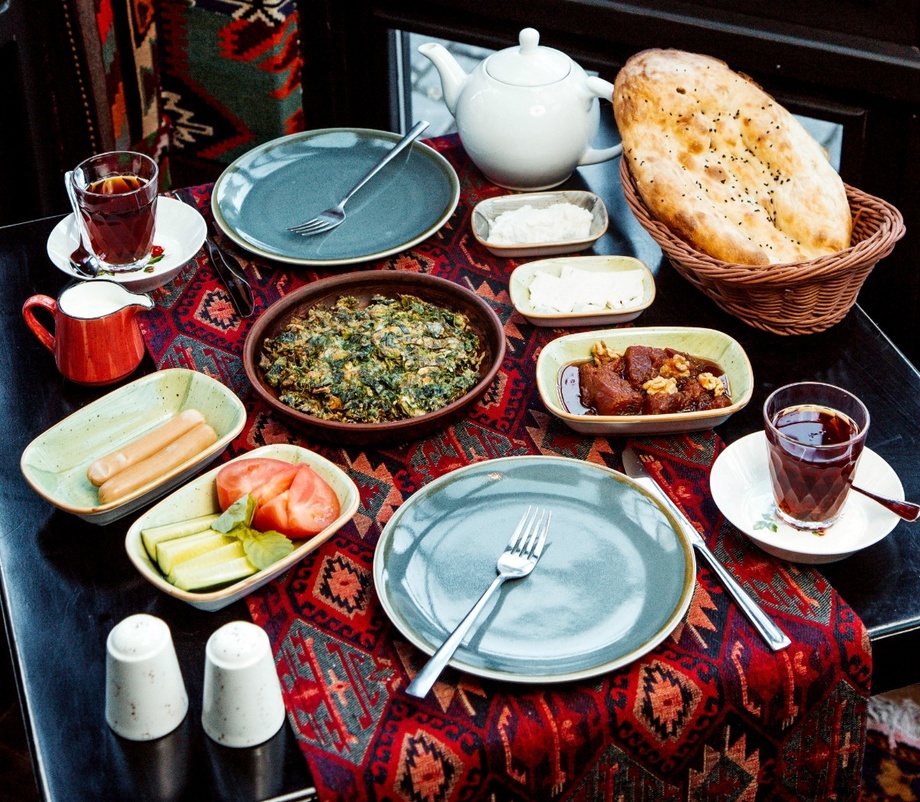 Комитет по конкуренции призвал кафе и рестораны не навязывать клиентам обязательные сеты в период Рамазан