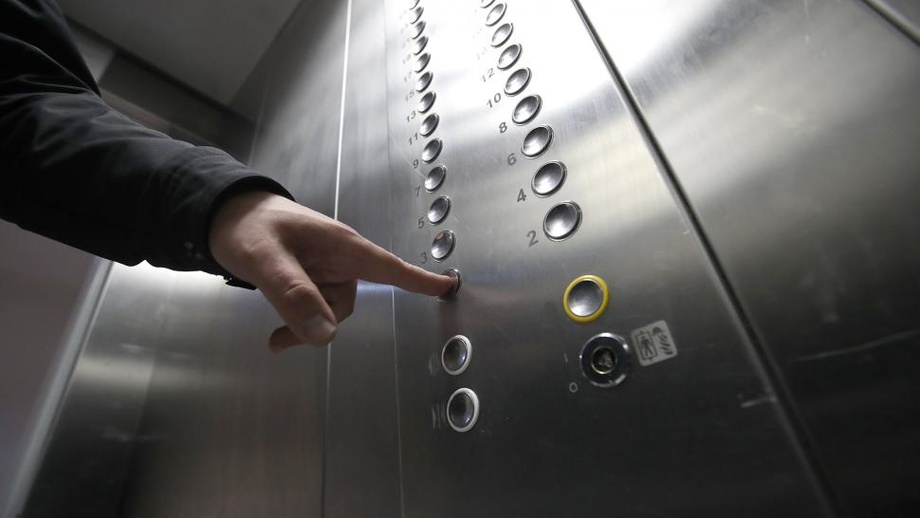 Тошкентда ичида 11 киши бўлган лифт қулади