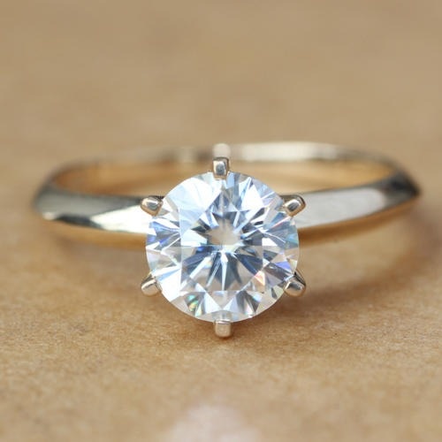 В США дайверы нашли потерянное бриллиантовое кольцо