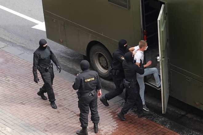 Число задержанных на акциях в Белоруссии превысило 50 человек