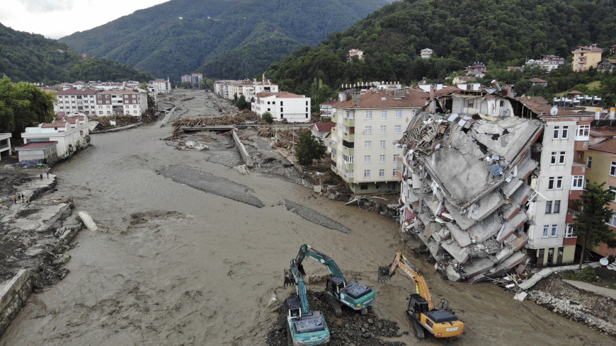 Число жертв наводнения на севере Турции возросло до 59