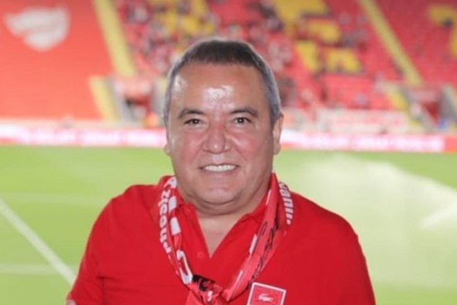 СМИ: мэр Антальи попал в больницу