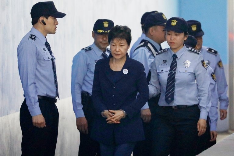 Janubiy Koreya Bosh prokuraturasi sobiq prezident uchun 30 yil so‘radi