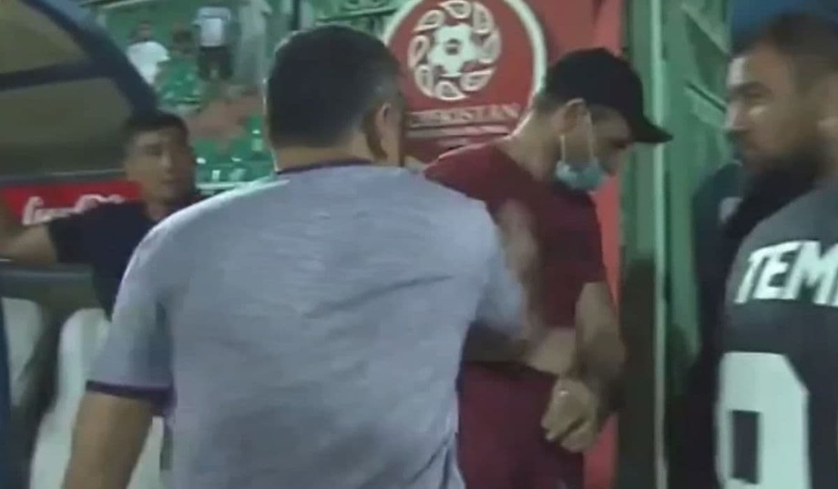 «Машъал» бош мураббийини урган расмий бир йилга футболдан четлатилди