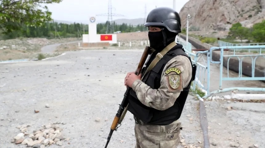Пограничники Кыргызстана и Таджикистана устроили перестрелку с применением гранатометов