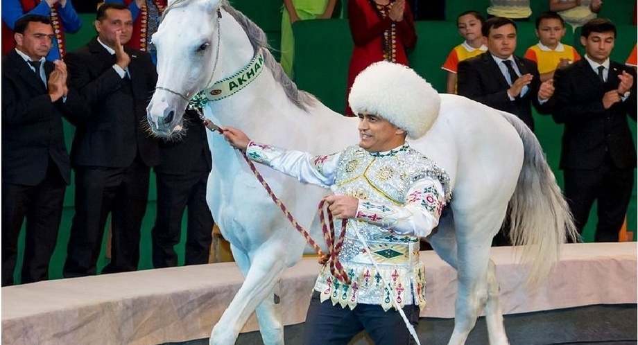Конь президента Туркменистана попал в Книгу рекордов Гиннесса