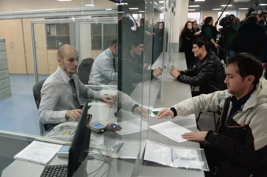 Россияда қарзи бор мигрантларга меҳнат патенти берилиши ва узайтирилиши тақиқланиши мумкин