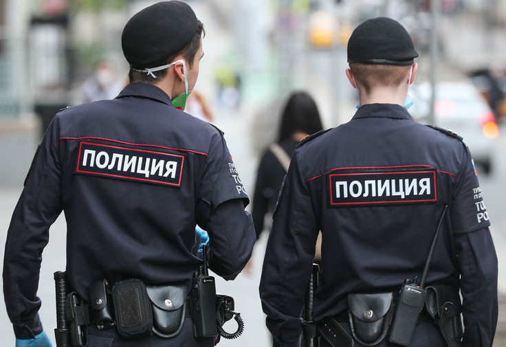 Jinsiy onasi oglini kundaligida yomon baho olgani uchun jazolaydi Jingalak sargish bilan porno