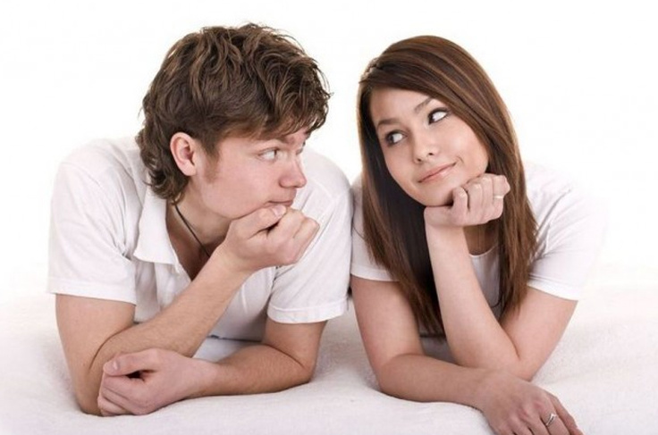 Ayol erkakka oz sevgilisining sikini korsatadi