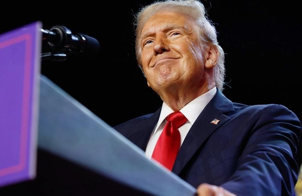 Kolumbiya rahbari Trampga “qora ro‘yxat”ni topshirdi