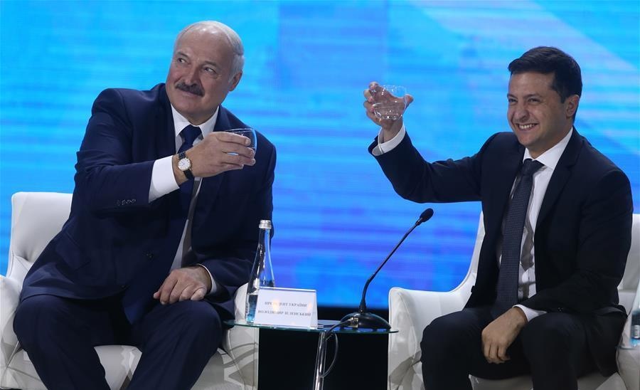 Зеленский Лукашенкога қарши санкция жорий қилди