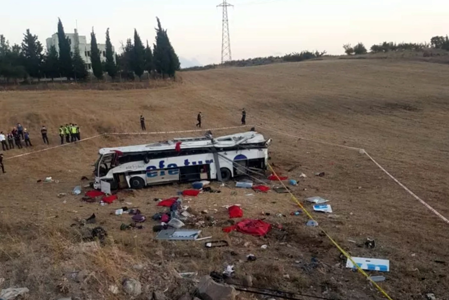Turkiyada avtobus halokatga uchrashi natijasida 14 kishi halok bo‘ldi