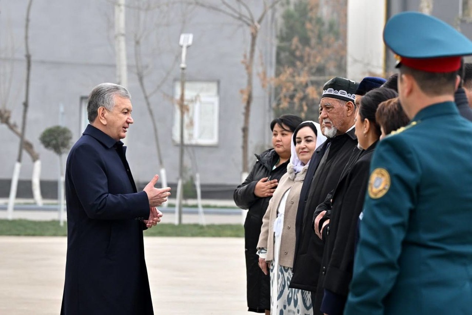 Шавкат Мирзиёев Бўстон маҳалласи аҳолиси билан мулоқот қилди