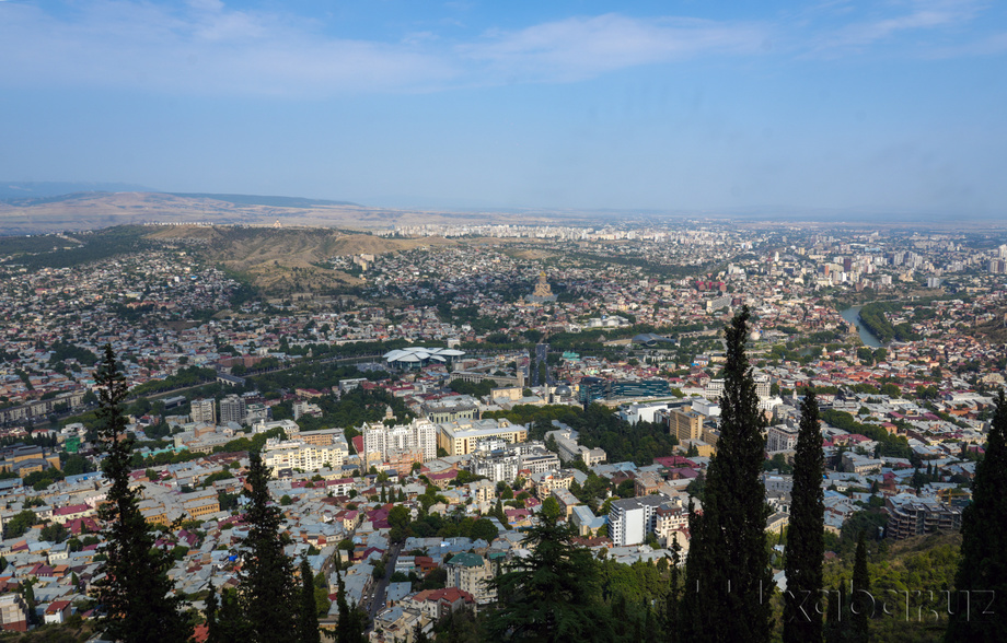 Узбекистанцев, посещающих Грузию, предупредили о новых правилах въезда