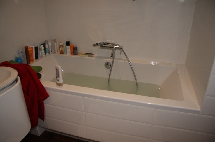 Hammomdagi qiz ozini suratga oladi Hammomdagi qiz ozini suratga oladi