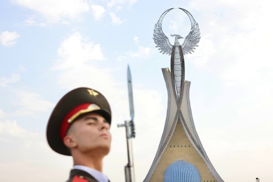 Шавкат Мирзиёев принимает участие в открытии Монумента независимости