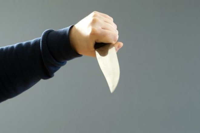 На японского режиссера Такеши Китано напал мужчина с киркой и ножом