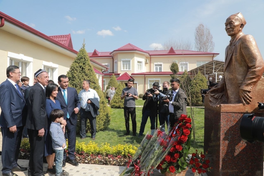 Тошкент вилоятида Абдулла Орипов уй-музейи очилди