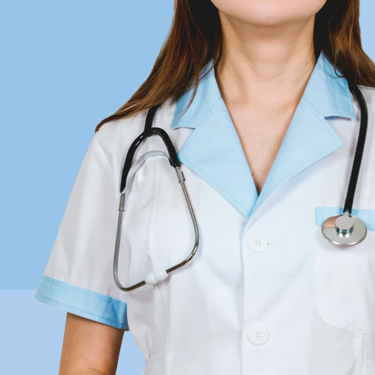 Yetuk ayol shifokor fotosuratlarni ochib beradi