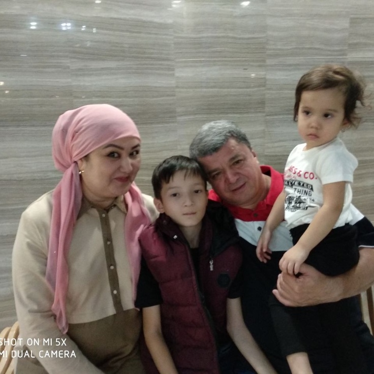 Porno video: Chiroyli eshakni sikdi