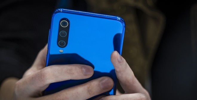 Xiaomi разрабатывает смартфон с подэкранной камерой