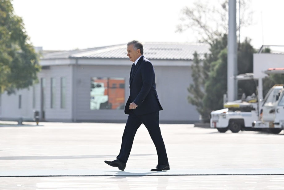 Шавкат Мирзиёев отбыл в Азербайджан с визитом