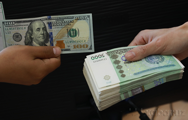 Установлены новые курсы валют: доллар снова подорожал