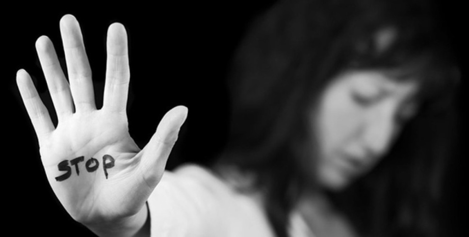 Kamar bilan paypoqda fohisha bilan jinsiy aloqa