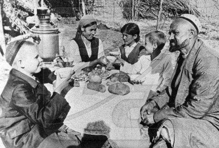 Sarapuldan yalangoch qizlarning suratlari Tibbiy muolajalar aks ettirilgan porno