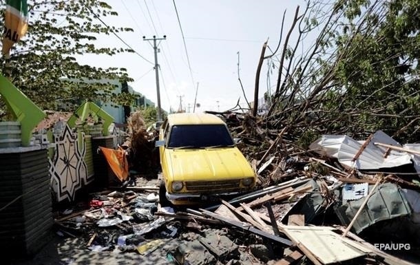 В результате цунами в Индонезии погибли 43 человек (фото)