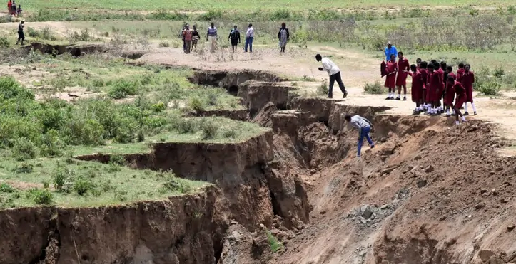 Afrika ikkiga bo‘linib ketmoqda