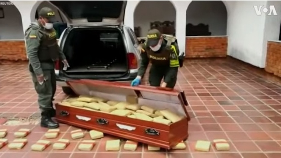 В Колумбии наркоторговцы перевозили 300 кг марихуаны в гробах (ВИДЕО)