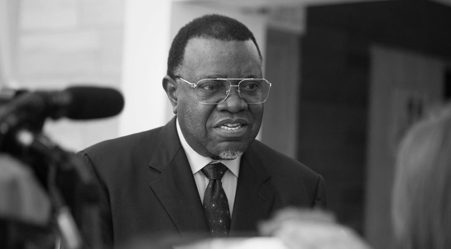 Намибия президенти саратон касаллигидан вафот этди