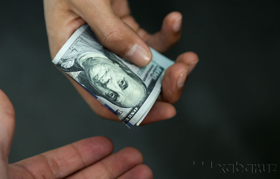 Mahalla fuqarolar yig‘ini mas’uli 50 000 AQSh dollarini olgan vaqtda ushlandi