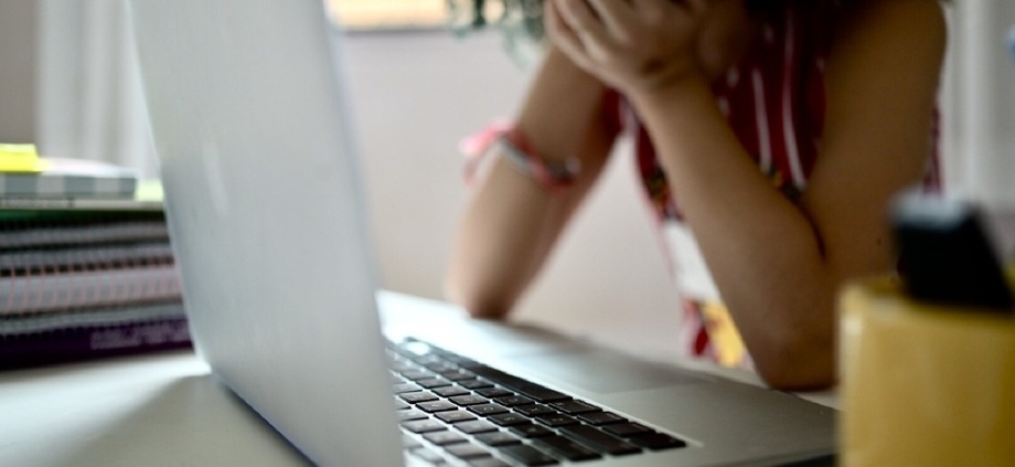 Kokraklar sutyendan tushmoqda Ozbek qattiq porno