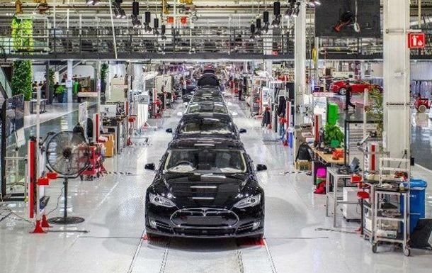 Илон Маск «Tesla» заводининг ички тузилишини кўрсатди (видео)