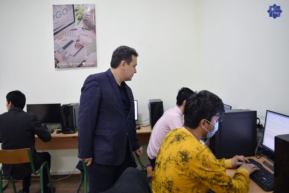 Министр ИКТ ознакомился с объектами связи в Тахиаташском районе