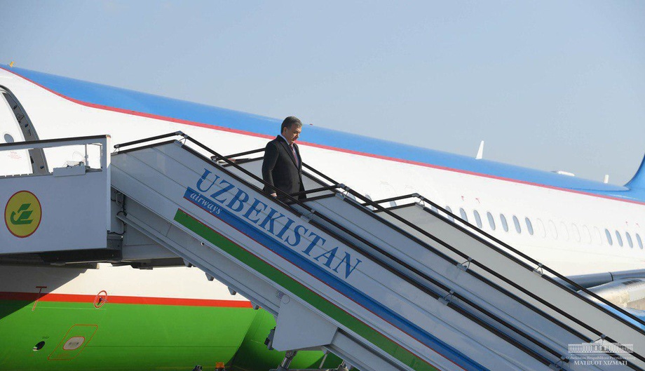Шавкат Мирзиёев завершил поездку в Бухару и вернулся в Ташкент