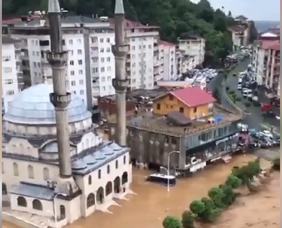 Ливни вызвали масштабные наводнения в Турции (фото+видео)