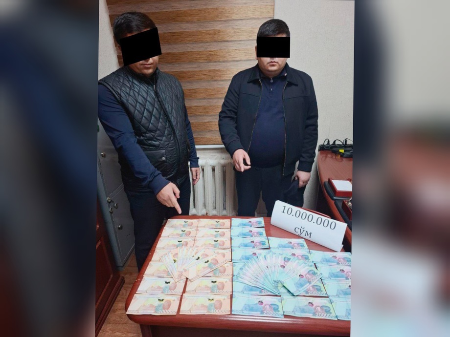 В Ташкенте при получении взятки задержаны двое сотрудников налоговой инспекции